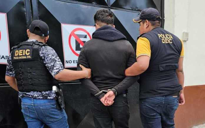 El Juzgado especializado en Femicidio envió a juicio a Kevin Hernández acusado de dar muerte a su expareja con un cuchillo. Foto La Hora: PNC