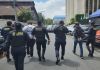 Hermanos capturados tras persecución en la zona 8 capitalina. Foto La Hora: PNC