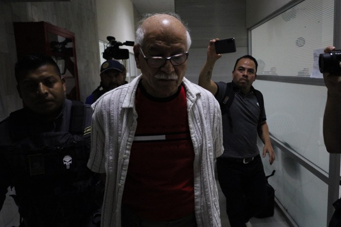 El detenido por atropellar a un motorista zona 9, identificado como Carlos Ovidio Acevedo Navas, se encuentra en su audiencia de primera declaración. Foto La Hora: Daniel Ramírez