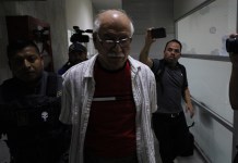 El detenido por atropellar a un motorista zona 9, identificado como Carlos Ovidio Acevedo Navas, se encuentra en su audiencia de primera declaración. Foto La Hora: Daniel Ramírez