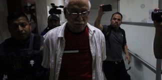 El detenido por atropellar a un motorista zona 9, identificado como Carlos Ovidio Acevedo Navas, se encuentra en su audiencia de primera declaración. Foto La Hora: Daniel Ramírez