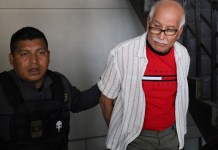 El detenido por atropellar a un motociclista en zona 9, identificado como Carlos Ovidio Acevedo Navas. Foto La Hora: Daniel Ramírez