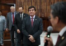 El secretario de comunicación del OJ, Moisés Jérez (corbata roja), solicitó al pleno de la CSJ que condecore al presidente Teódulo Cifuentes. Foto La Hora: OJ