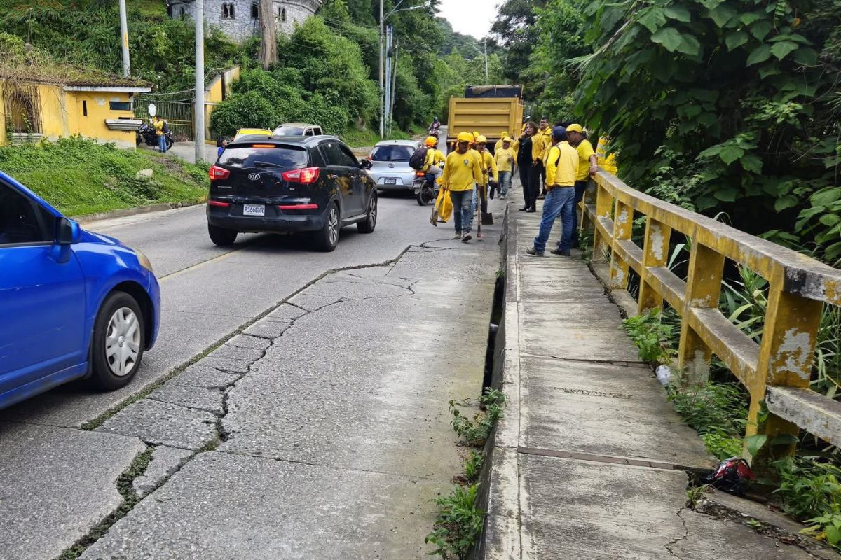 Anuncian cierre de un carril por reparaciones en la calle principal de El Pueblito, Santa Catarina Pinula