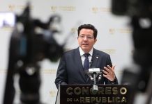 El presidente de la comisión legislativa de Finanzas, Julio Héctor Estrada, comentó las audiencias que tendrán por el proyecto de presupuesto general 2026. Foto: Congreso de la República