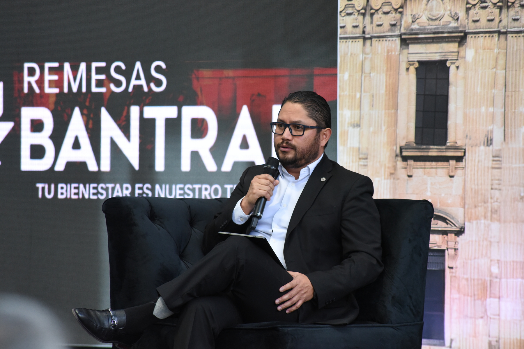Estuardo García, director de canales alternos y digitales de Bantrab, durante presentación de Guatemala como sede de CrossTech LatAm 2025. Foto: La Hora/José Orozco.
