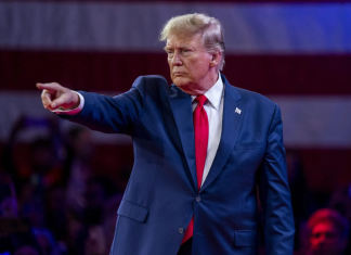 Trump dice que Venezuela pagará alto precio si no readmite a sus presos que están en EE.UU.
