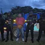 Cae "El Guerrillero", el extraditable número 25 del año, reclamado por narcotráfico en EE UU. Foto La Hora: PNC.