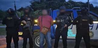 Cae "El Guerrillero", el extraditable número 25 del año, reclamado por narcotráfico en EE UU. Foto La Hora: PNC.