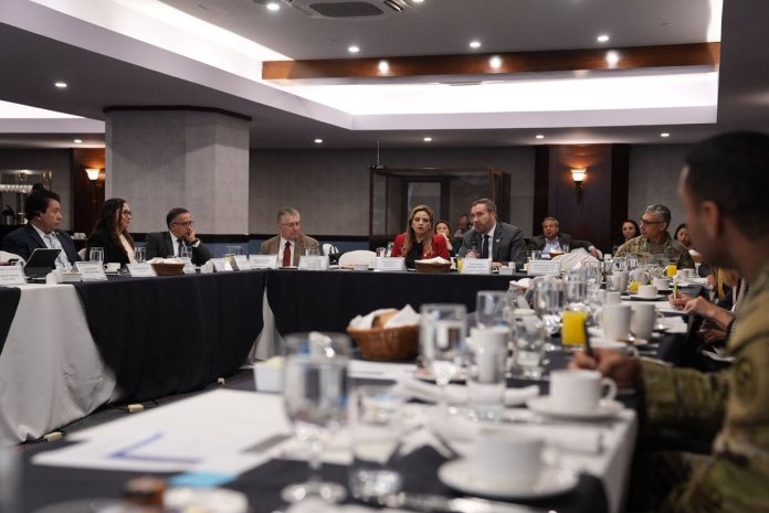 Embajada de EE. UU. dialoga con el Congreso sobre infraestructura portuaria.