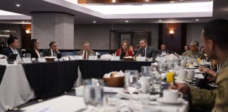Embajada de EE. UU. dialoga con el Congreso sobre infraestructura portuaria.