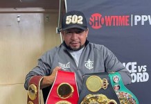 Esaú Diéguez, el guatemalteco en la esquina del campeón Crawford y en la histórica noche de Léster Martínez Esaú Diéguez, el guatemalteco en la esquina del campeón Crawford y en la histórica noche de Léster Martínez. Foto La Hora: Redes Sociales.