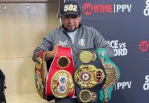 Esaú Diéguez, el guatemalteco en la esquina del campeón Crawford y en la histórica noche de Léster Martínez. Foto La Hora: Redes Sociales.