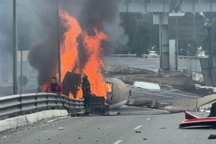 Explosión de pipa de gas en Iztapalapa. Foto La Hora: Redes sociales