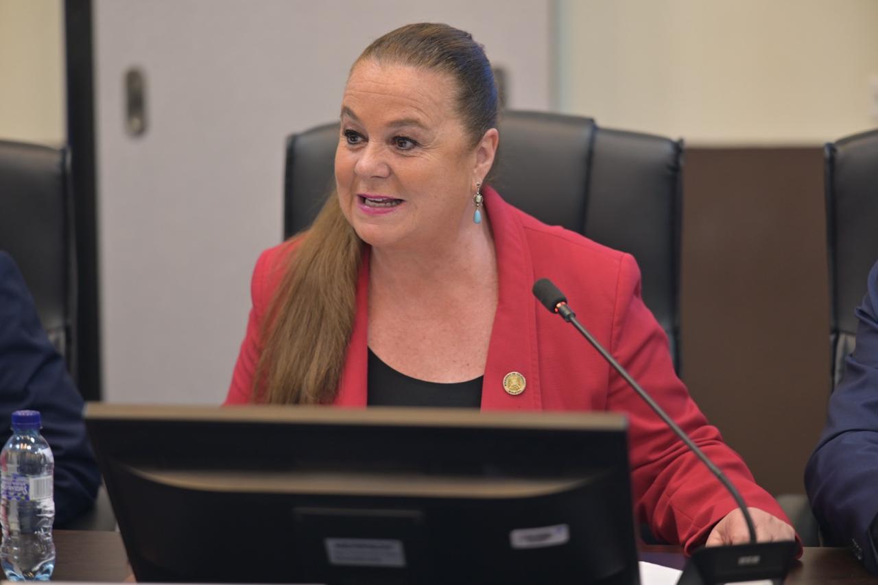 Ministra de Educación detalla distribución del Presupuesto 2026 sin aumento salarial para maestros