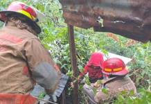 Deslave en Tierra Nueva 1, Chinautla, deja una familia atrapada El deslave se registró en Tierra Nueva 1, Chinautla.
