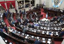 La reconfiguración de las bancadas legislativas hace compleja la distribución de comisiones de trabajo. Foto La Hora: Congreso