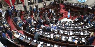 La reconfiguración de las bancadas legislativas hace compleja la distribución de comisiones de trabajo. Foto La Hora: Congreso