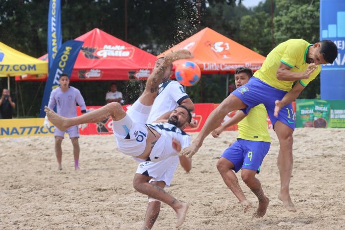 La Bicolor perdió 3-4 ante Brasil. Foto La Hora: Fedefut
