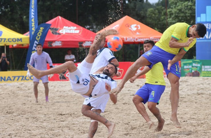 La Bicolor perdió 3-4 ante Brasil. Foto La Hora: Fedefut