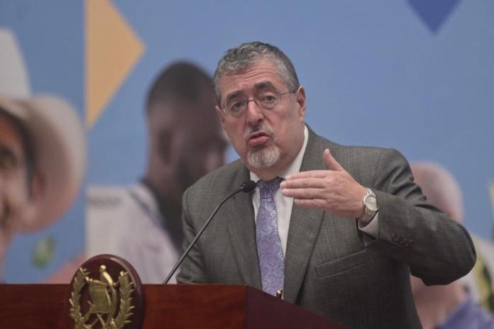 Esto explica el presidente Arévalo sobre las negociaciones del salario mínimo 2026