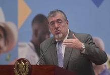 Esto explica el presidente Arévalo sobre las negociaciones del salario mínimo 2026 El presidente Bernardo Arévalo no ha emitido un pronunciamiento oficial sobre el deslave en el kilómetro 24.5 de la Carretera a El Salvador. Foto La Hora: Archivo
