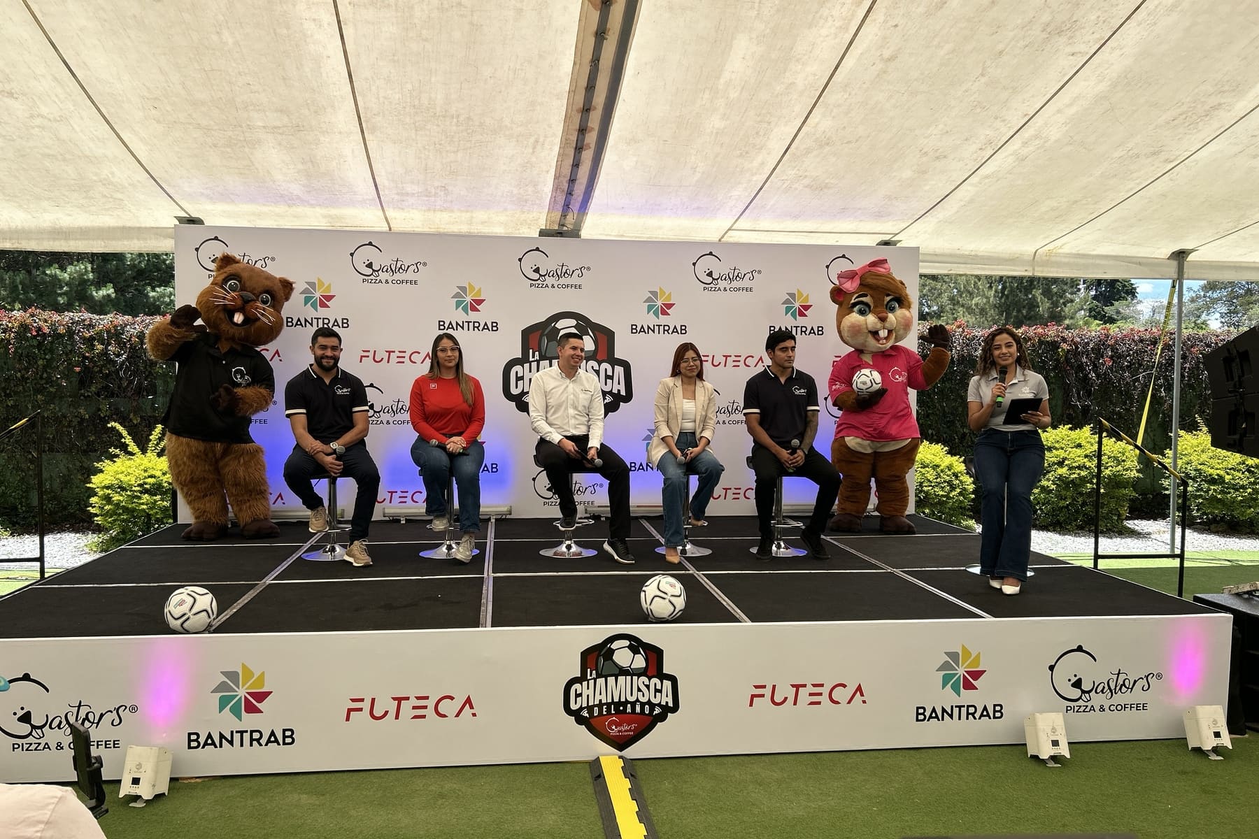 Representantes durante presentación de 