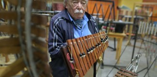 Joaquín Orellana brindó una entrevista a Diario La Hora, en donde explicó su obra "antinomia", y parte de su vida. Foto La Hora: Fabricio Alonzo