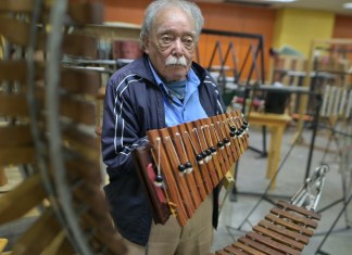 Joaquín Orellana: “los artistas tenemos que enfrentarnos a la incomprensión y al esnobismo” Joaquín Orellana brindó una entrevista a Diario La Hora, en donde explicó su obra "antinomia", y parte de su vida. Foto La Hora: Fabricio Alonzo