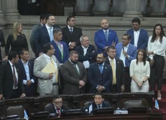 En medio de insultos, diputados piden al Ejecutivo declarar pandillas como organizaciones terroristas El Congreso de la República aprobó un punto resolutivo para pedir al Ejecutivo que declare a las pandillas como organizaciones terroristas. Foto La Hora: Fabricio Alonzo