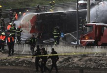 Explosión de pipa en Iztapalapa: Abuelita cubrió a su nieta y ahora tiene quemaduras en el 90% del cuerpo Explosión de pipa de gas ocurrida en Iztapalapa. Foto: La Hora: EFE.