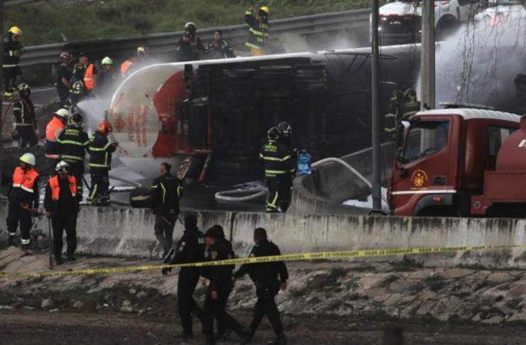 Explosión de pipa de gas ocurrida en Iztapalapa. Foto: La Hora: EFE.