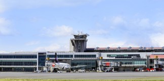 Aeropuerto Internacional Juan Santamaría, en Costa Rica, suspende temporalmente vuelos. Foto La Hora: Aeropuerto Juan Santamaría