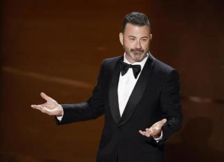 Presentador Jimmy Kimmel hablando durante la 96.ª ceremonia anual de los Premios de la Academia en Los Ángeles (EE.UU). Foto: La Hora: EFE
