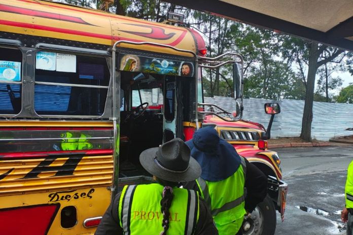 Operativo contra transporte extraurbano realizado por Provial. Foto La Hora: DGT