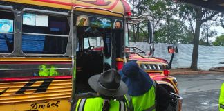 Operativo contra transporte extraurbano realizado por Provial. Foto La Hora: DGT