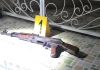 Localizan un fusil AK-47 en frente de una iglesia en Quetzaltenango. Foto La Hora: PNC
