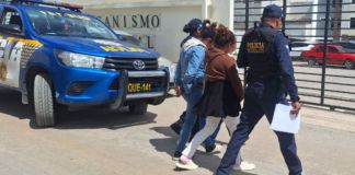 Madre junto con sus dos hijas son capturadas por ser presuntas integrantes de la banda “Los Tunecos”. Foto La Hora: PNC