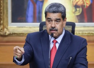 Maduro firma decreto de conmoción externa ante lo que denuncia como «amenazas» de EE. UU. Maduro decreta "conmoción externa" por supuestas amenazas de EE. UU.