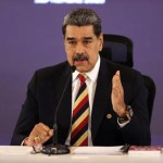 El presidente de Venezuela, Nicolás Maduro, habla en una rueda de prensa este lunes, en Caracas (Venezuela).