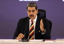 El presidente de Venezuela, Nicolás Maduro, habla en una rueda de prensa este lunes, en Caracas (Venezuela).