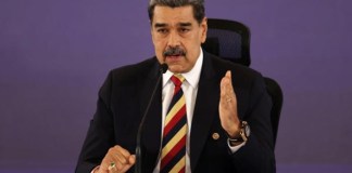 El presidente de Venezuela, Nicolás Maduro, habla en una rueda de prensa este lunes, en Caracas (Venezuela).