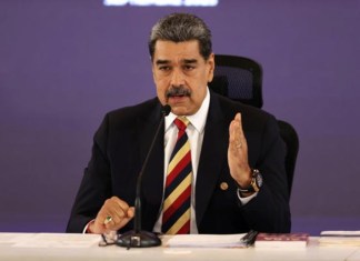 El presidente de Venezuela, Nicolás Maduro, habla en una rueda de prensa este lunes, en Caracas (Venezuela).