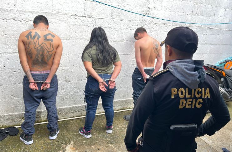 PNC traslada a Tribunales a presunto pandilleros de la MS-13 capturados en zona 1 de Mixco