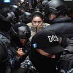 María Fernanda Bonilla, es fuertemente custodiada por guardias del SP. Foto La Hora: Daniel Ramírez
