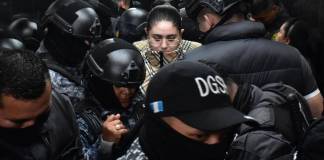 María Fernanda Bonilla, es fuertemente custodiada por guardias del SP. Foto La Hora: Daniel Ramírez