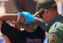 Florida aumenta sus números de detenciones migratorias en cuatro días.