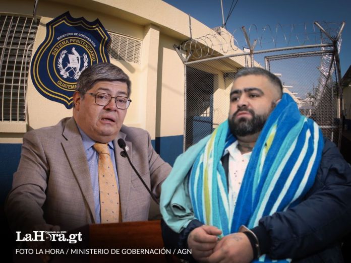 Ministro de Gobernación, Francisco Jiménez, y el privado de libertad, cabecilla del Barrio 18, Aldo Duppie Ochoa Mejía, alias «El Lobo». Arte La Hora: Francisco Altán