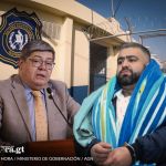 Ministro de Gobernación, Francisco Jiménez, y el privado de libertad, cabecilla del Barrio 18, Aldo Duppie Ochoa Mejía, alias «El Lobo». Arte La Hora: Francisco Altán