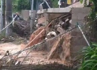 Colapsa muro de contención en Muxbal y genera fuerte correntada Automovilistas reportan que colapso de muro de contención complican paso hacia Muxbal tras intensas lluvias